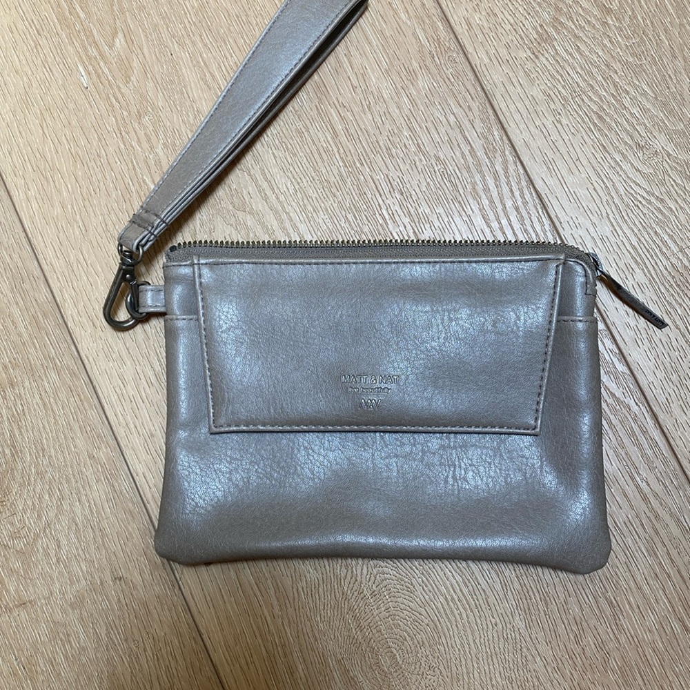Matt & Nat vegan leather wristlet wallet